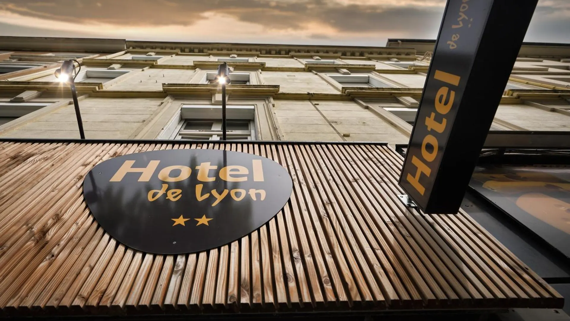 Hotel De Lyon Valence   Valence (Drome)